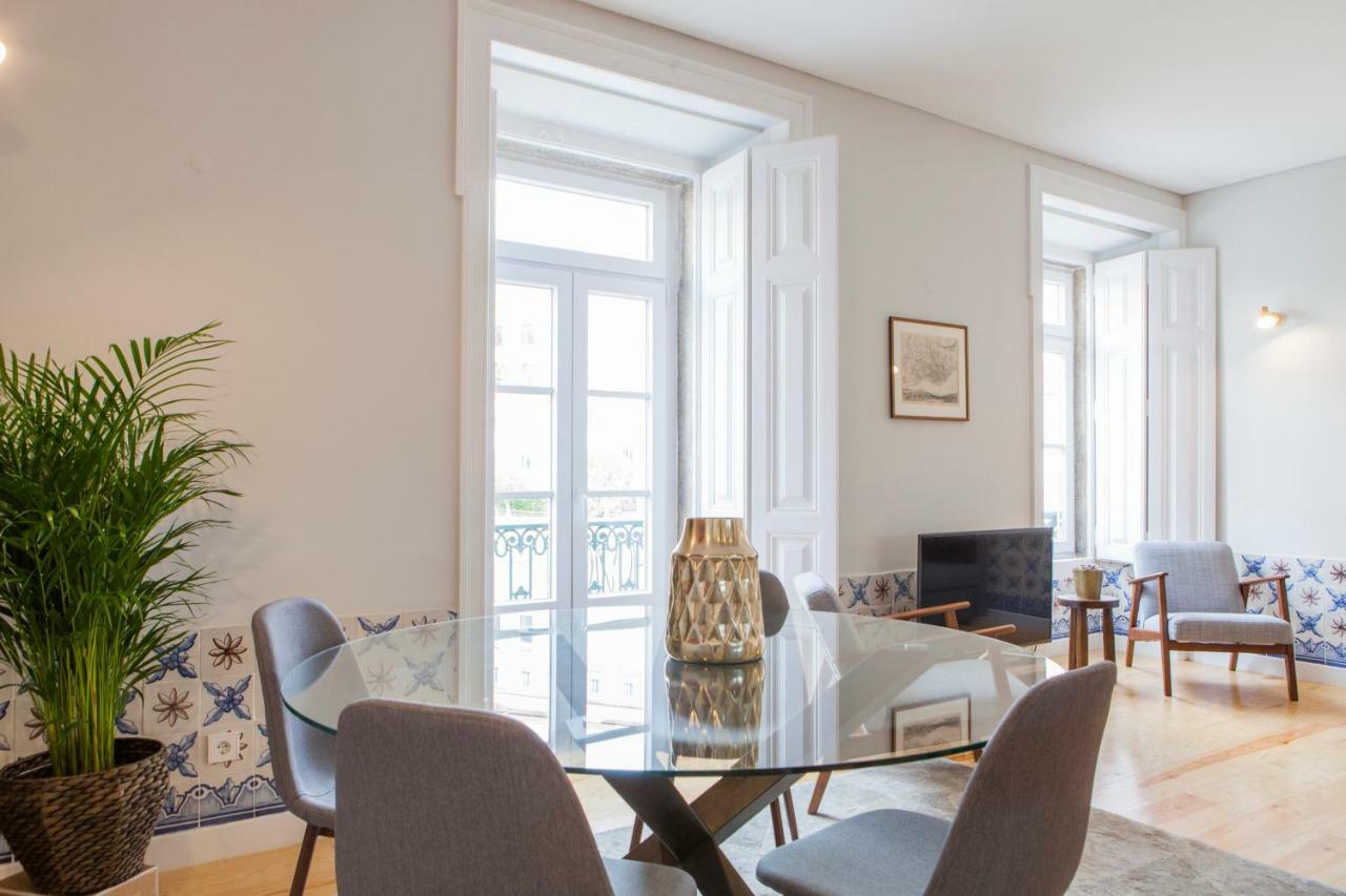 Apartment Alfama St George Castle District Fabulous 3 Bedrooms 2 Bathrooms Ac Balcony 1st Floor 19th Century Building Lissabon