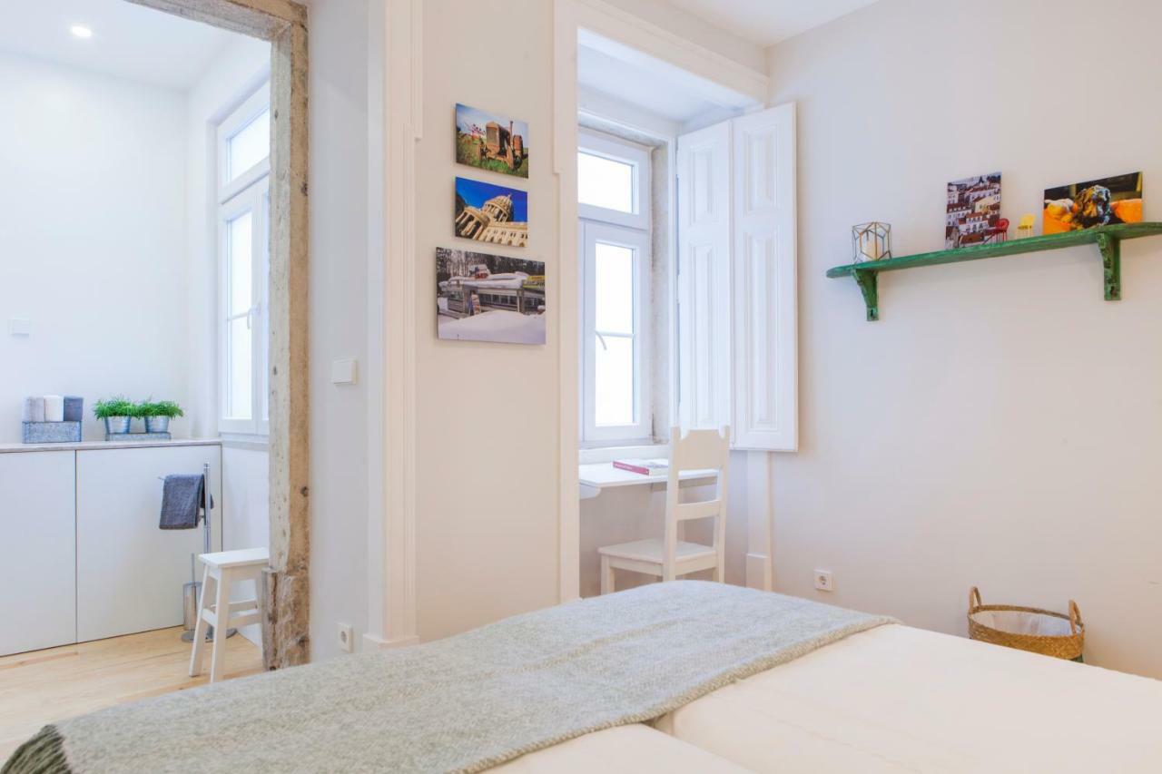 Apartment Alfama Castle View: Historic 3-bedroom With Balcony *