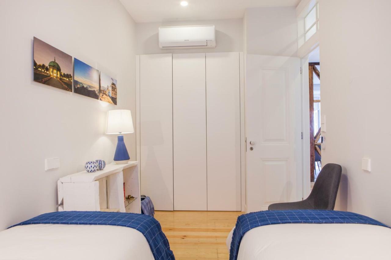 Alfama Castle View: Historic 3-bedroom With Balcony